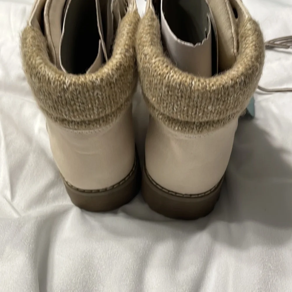 Boots - Picture 6 of 9